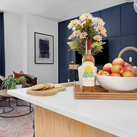 The Trillium - Beautifully Designed With Rooftop