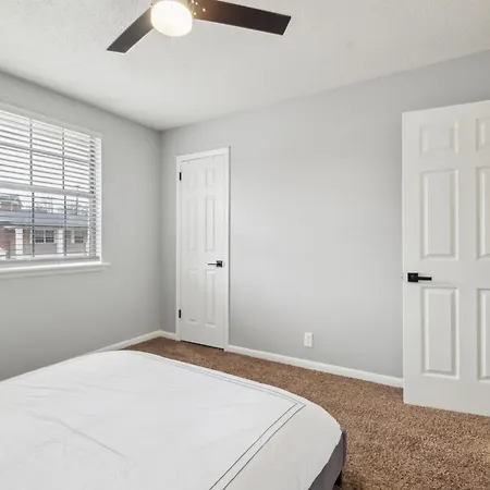 Brentwood U8 I Cozy & Comfy I 2bd I Free Parking *