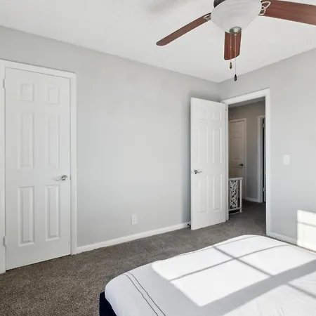 Brentwood P4 I Cozy & Comfy I 2bd 15 Bth Apartment