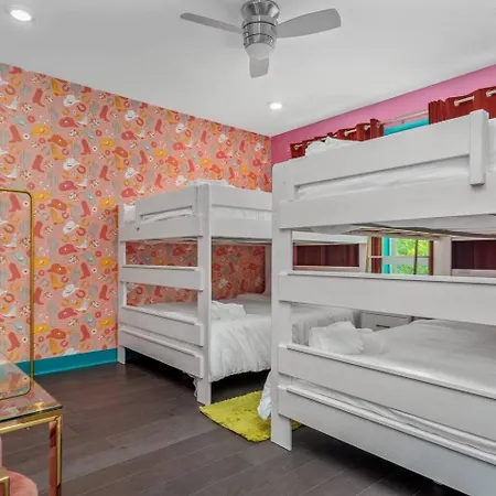 The Ultimate Girls Getaway The Flamingle House *