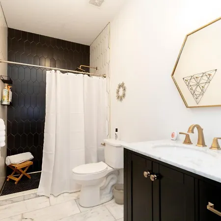 Germantown-Adjacent 4Br Home With Private Deck & Grill Holiday home *