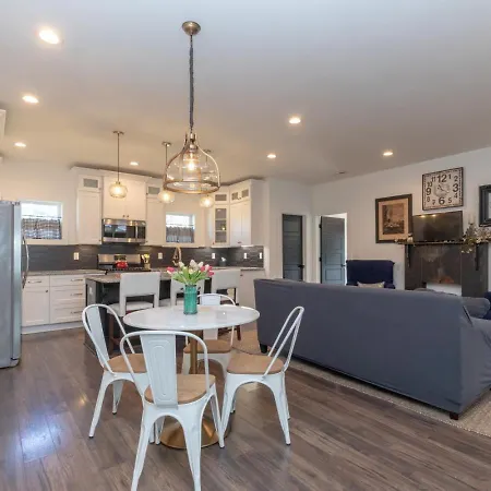 Holiday home Germantown-Adjacent 4Br Home With Private Deck & Grill