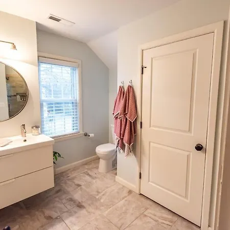 Cozy East Nash W Big Yard Holiday home
