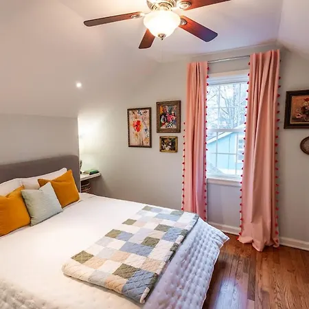 Cozy East Nash W Big Yard Holiday home *