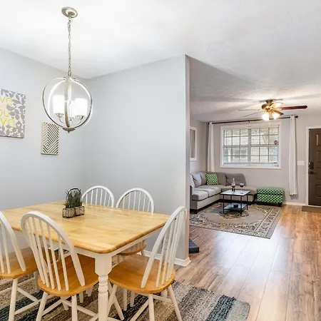 Starling - Sleeps 8 - Mins To Zoo Holiday home Nashville