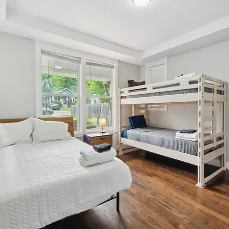 Cozy Retreat Mins To Broadway & East