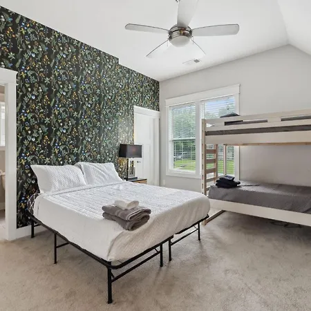 Cozy Retreat Mins To Broadway & East *