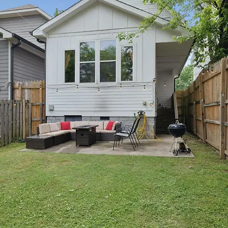 Cozy Retreat Mins To Broadway & East Apartment *