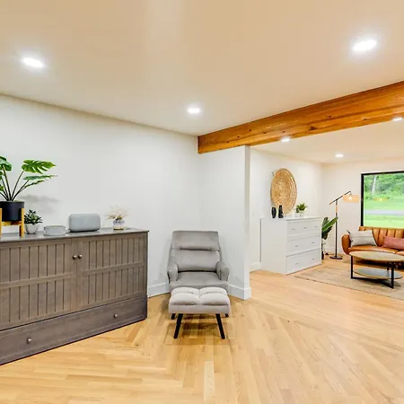 Holiday home Spacious Deck Contemporary In Nashville!