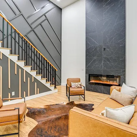Holiday home Spacious Deck Contemporary In Nashville! Nashville