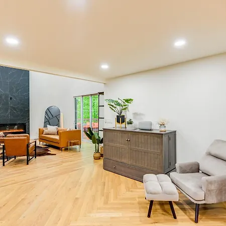 Holiday home Spacious Deck Contemporary In Nashville! *