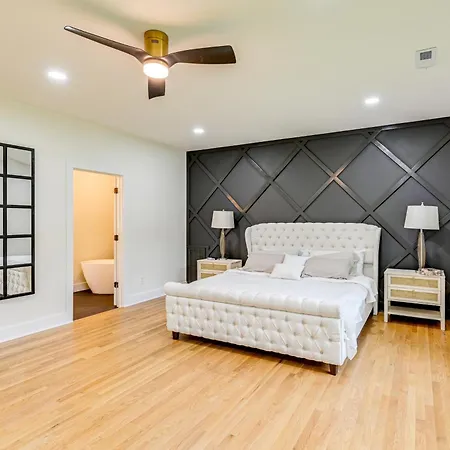 Spacious Deck Contemporary In Nashville! *