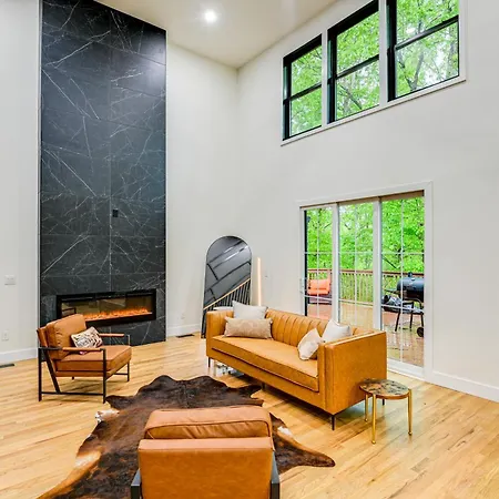 Spacious Deck Contemporary In Nashville! Holiday home *