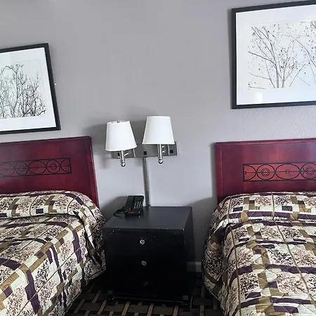 Expressway Airport Downtown Motel