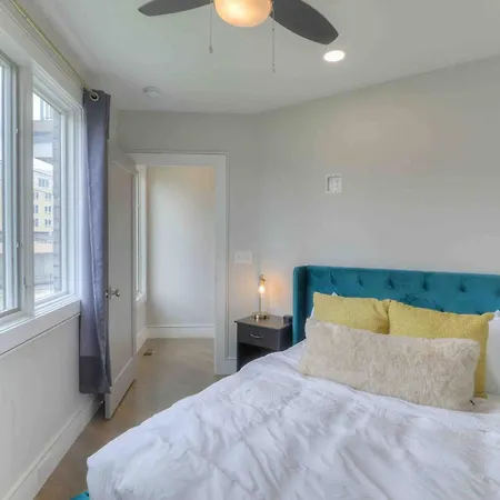 Holiday home 5 Min To Broadway+walkable+private Rooftop *