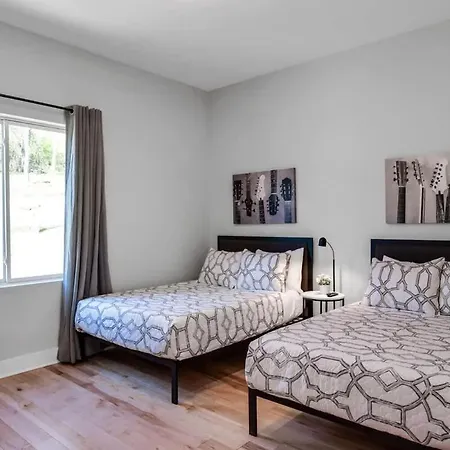 Side By Side Nash Homes - Relaxing Rooftop Patios *