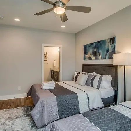 Two Homes - Accommodates 24 Guests * Nashville