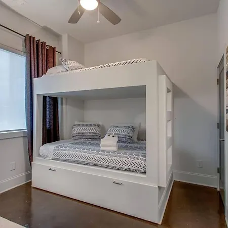 Two Homes - Accommodates 24 Guests * Nashville