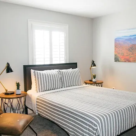 Holiday home Sprawling Sylvan Park Estate *