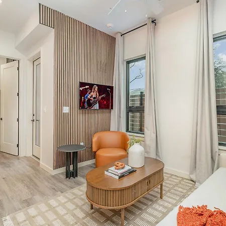 Holiday home Acoustic Anthem-2 Units-pool & Gym-in Music Row *