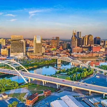 Private Rental-sleeps 12-cashville Charm * Nashville