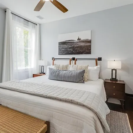 Private Rental-sleeps 12-cashville Charm Holiday home Nashville