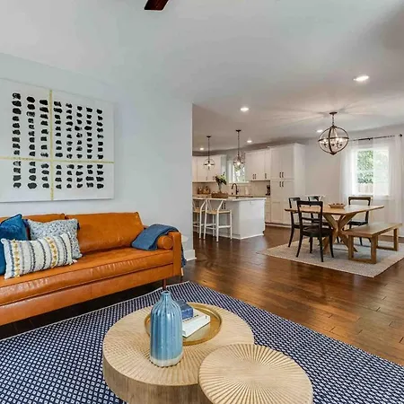 Holiday home Private Rental-sleeps 12-cashville Charm