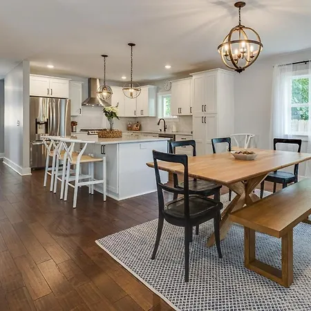 Private Rental-sleeps 12-cashville Charm