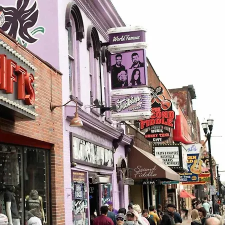 Private Rental-sleeps 12-cashville Charm Nashville