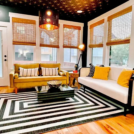 Holiday home Glamorous 3 Bdr In East - Pet Friendly