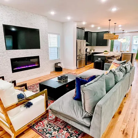 Holiday home Glamorous 3 Bdr In East - Pet Friendly *