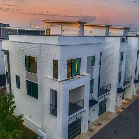Fiddler's Flats - Sleeps 16 - Two Rooftops With View Nashville