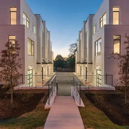 Fiddler's Flats - Sleeps 16 - Two Rooftops With View Holiday home Nashville