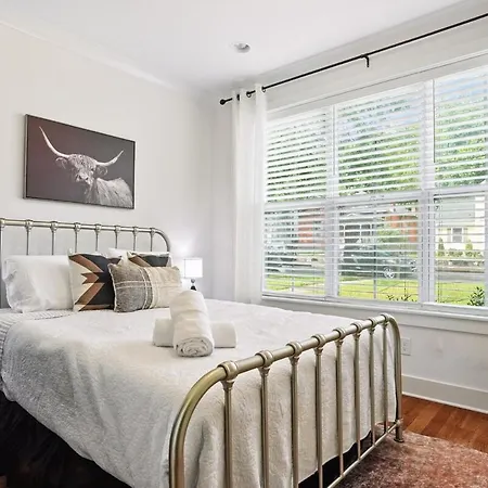Holiday home Downtown Oasis Sleeps 12 And 1 And A Half Miles To Broadway Nashville