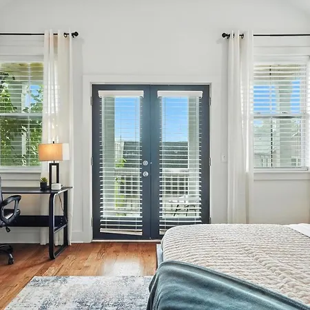 Downtown Oasis Sleeps 12 And 1 And A Half Miles To Broadway Holiday home Nashville