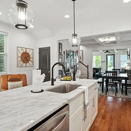Downtown Oasis Sleeps 12 And 1 And A Half Miles To Broadway * Nashville