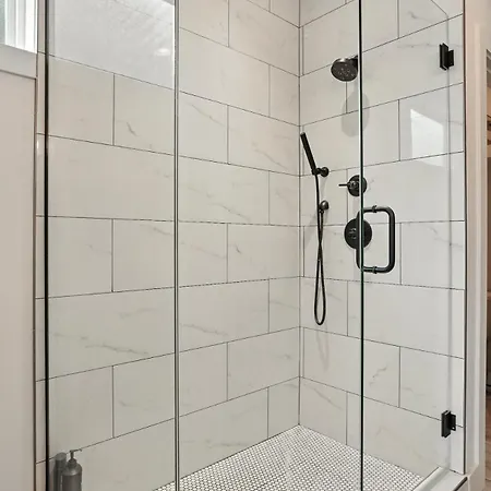 Downtown Oasis Sleeps 12 And 1 And A Half Miles To Broadway Holiday home *