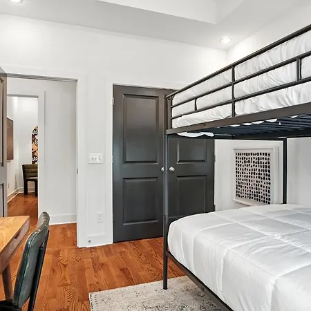 Downtown Oasis Sleeps 12 And 1 And A Half Miles To Broadway *