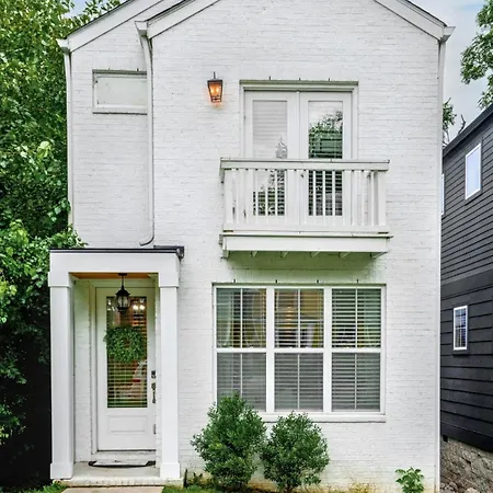 Holiday home Downtown Oasis Sleeps 12 And 1 And A Half Miles To Broadway Nashville