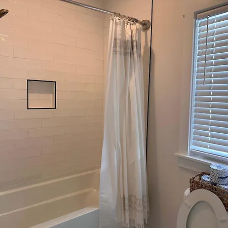 Glamorous 3 Bdr In East - Pet Friendly Holiday home Nashville