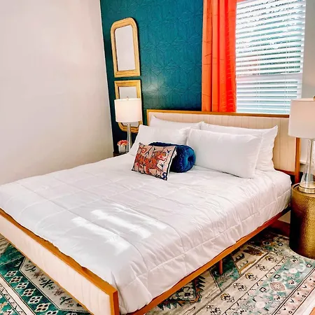 Holiday home Glamorous 3 Bdr In East - Pet Friendly
