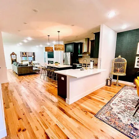 Holiday home Glamorous 3 Bdr In East - Pet Friendly *