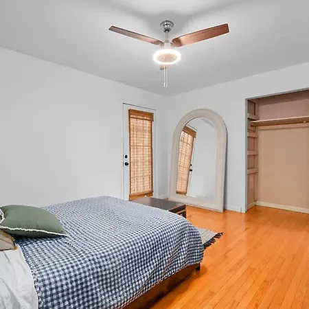 Game And Bunks Sleeps 12 Near Downtown Holiday home