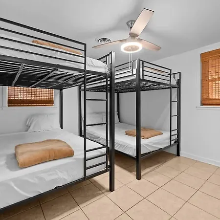 Game And Bunks Sleeps 12 Near Downtown Holiday home Nashville