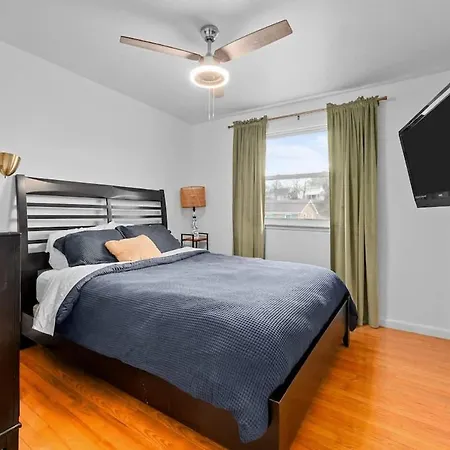 Holiday home Game And Bunks Sleeps 12 Near Downtown *