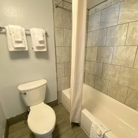 Hotel Quarters & 3*