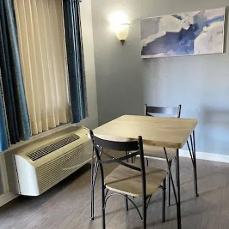 Quarters & Hotel 3*