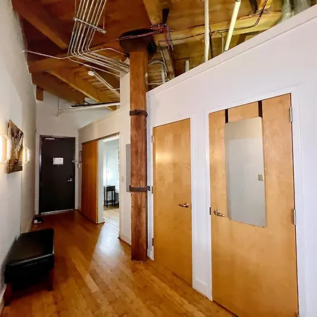Johnny Apartment