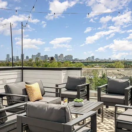 Revival-rooftop Deck/hot Tub-mins To Broadway Holiday home