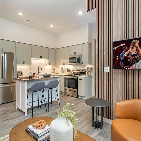 Acoustic Anthem-2 Units-pool & Gym-in Music Row * Nashville